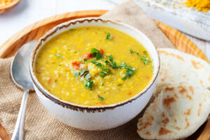 Rotes Linsen-Dahl mit Kokosmilch